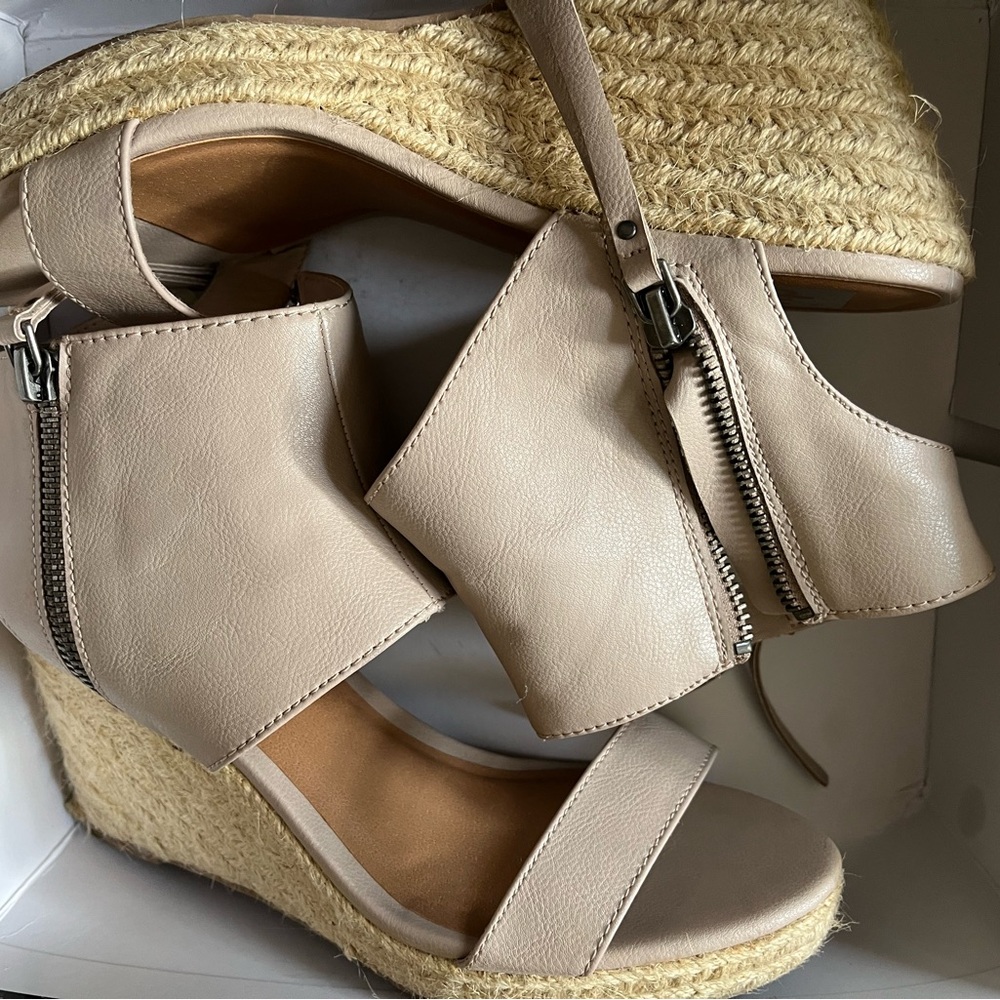DV by Dolce Vita Taupe Sandals